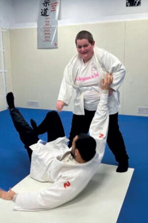 Zwei Teilnehmende beim Judo.