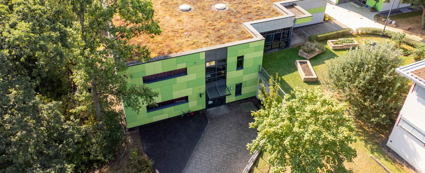 Das Oberstufengebäude Am Schlag 2b aus der Luft.